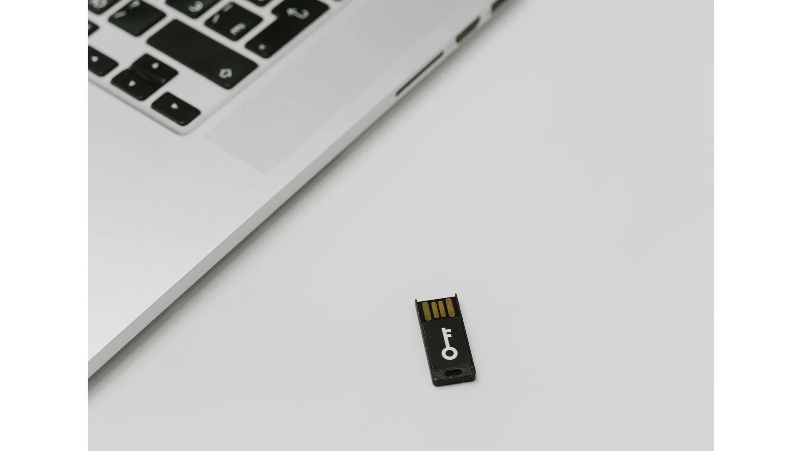 USB device with a key symbol beside a laptop